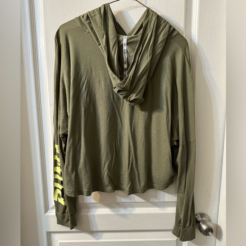 Cropped light weight puma top